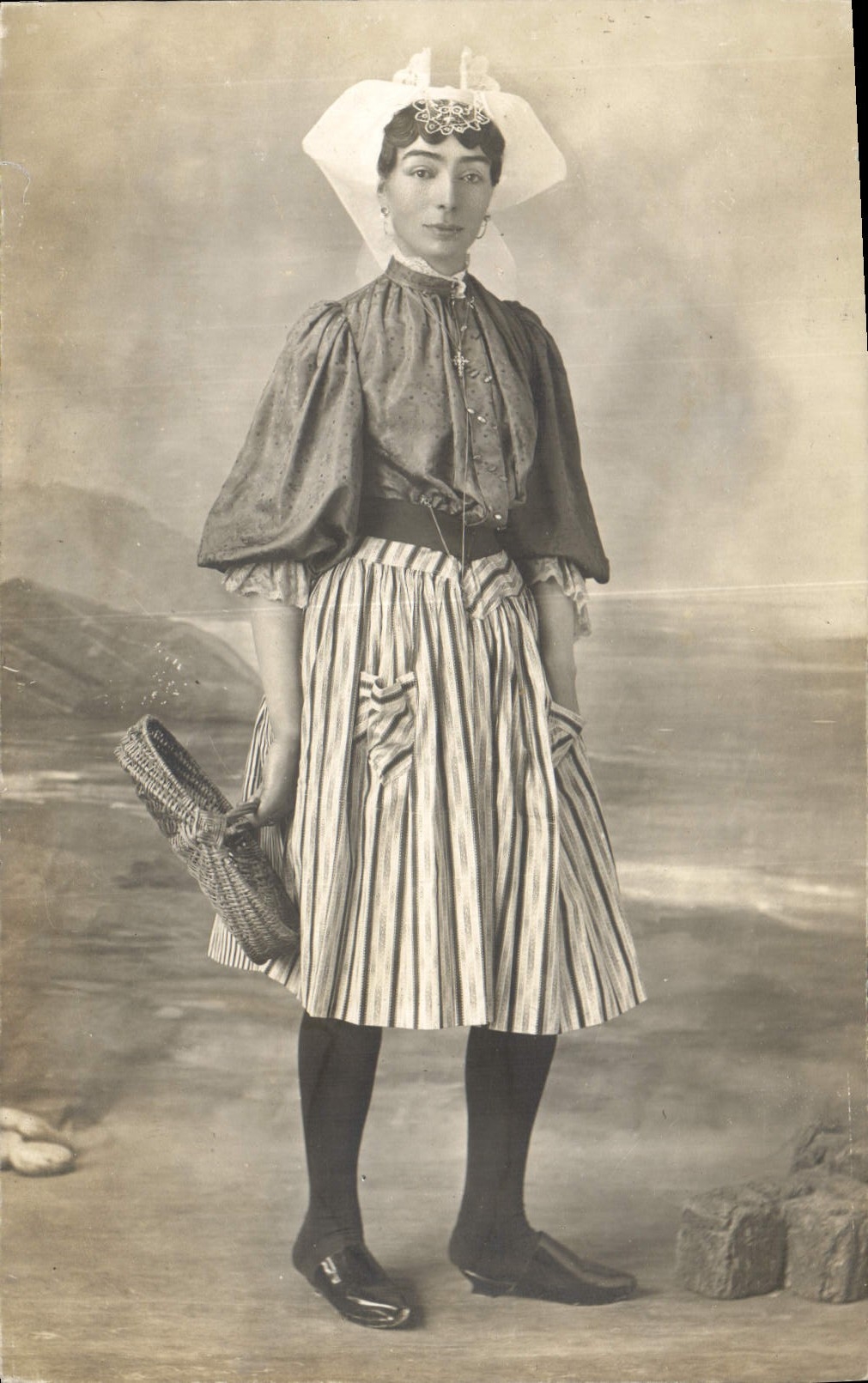 CPA Folklore Sablaise