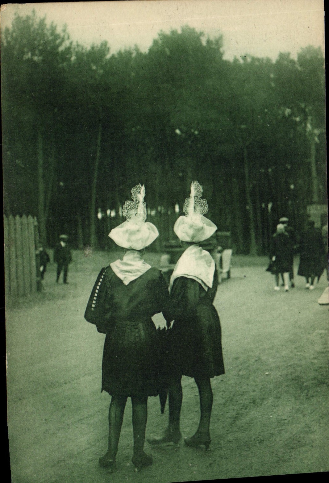 CPA Folklore Costumes Sablais