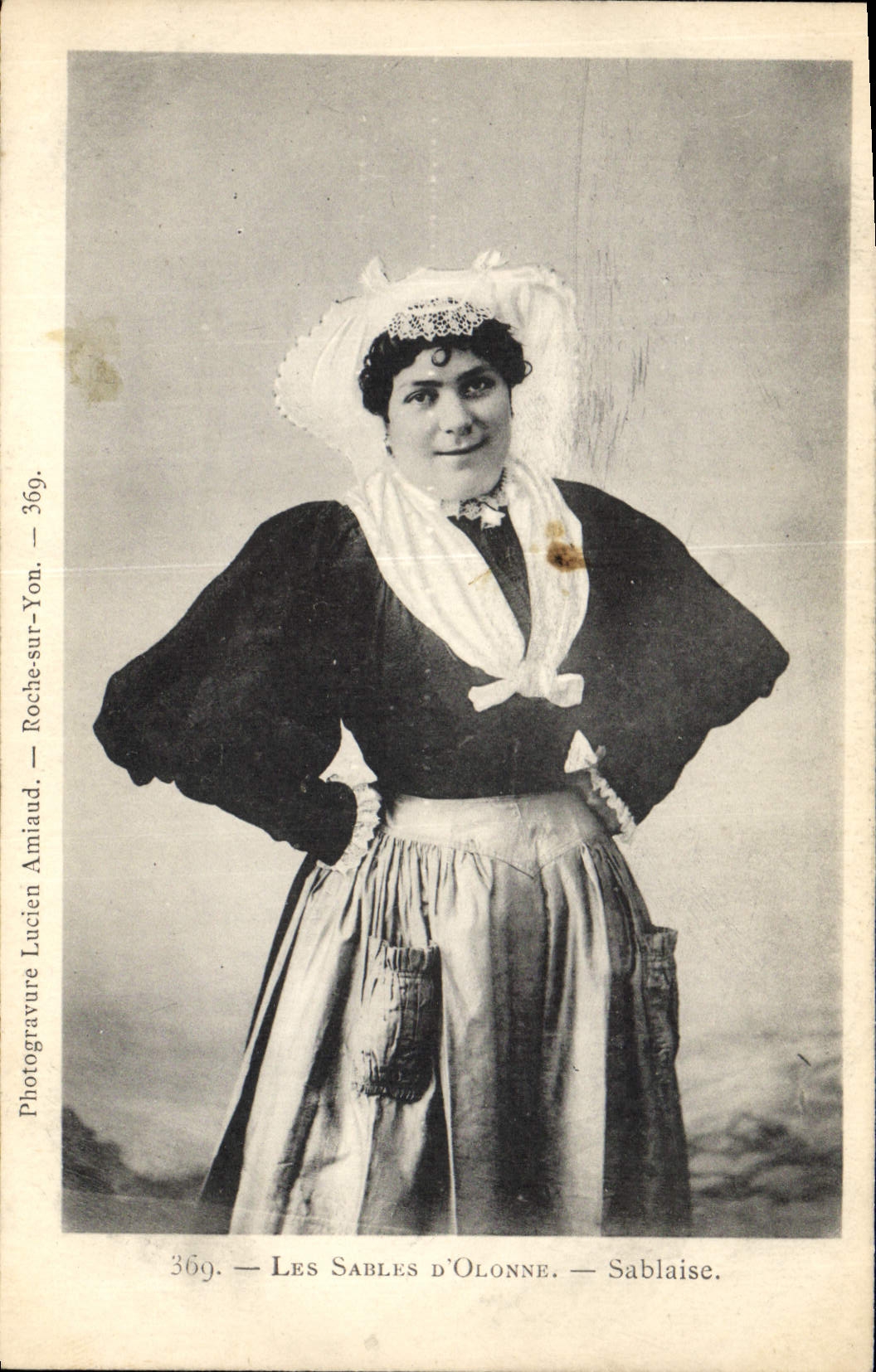 CPA Folklore Les Sables d'Olonne Sablaise