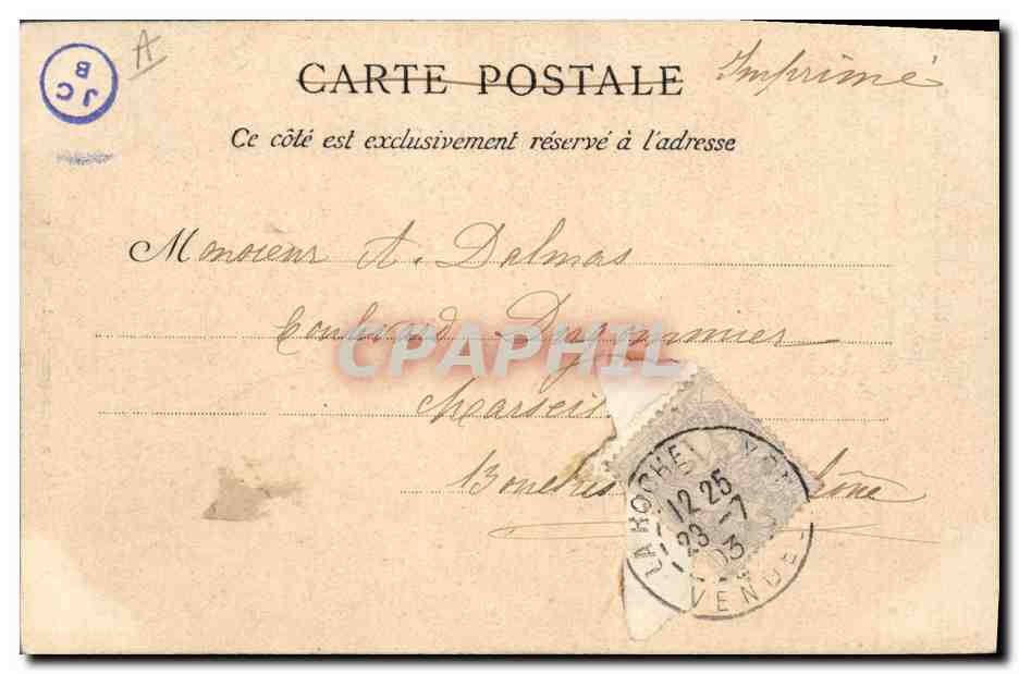 CPA Folklore Les Sables d'Olonne Sablaise raccomodant ses filets — Verso