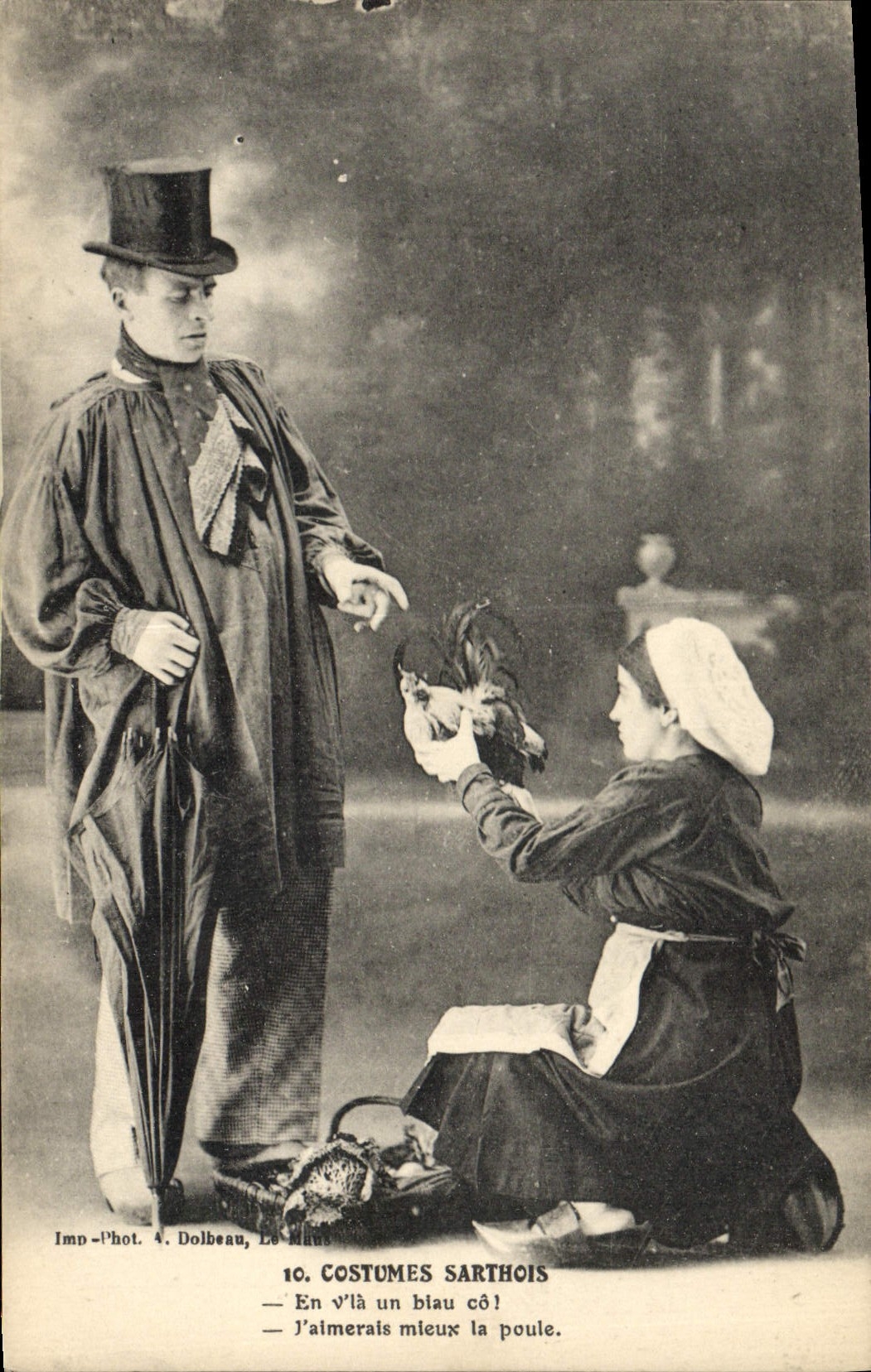 CPA Folklore Costumes Sarthois 