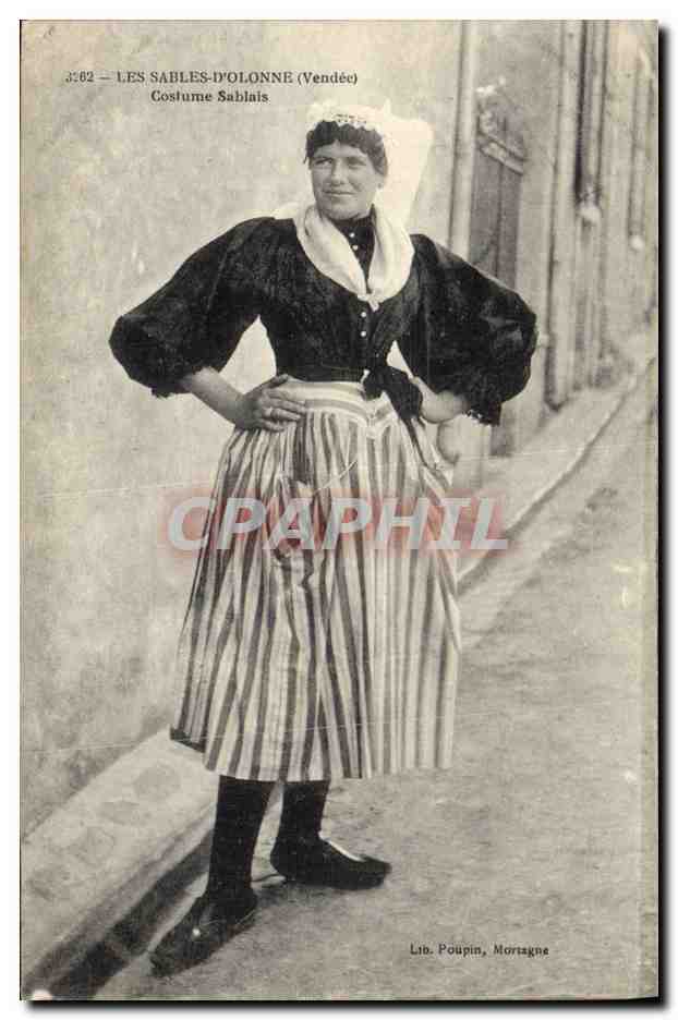 CPA Folklore Les Sables d'Olonne Vendee Costume Sablais