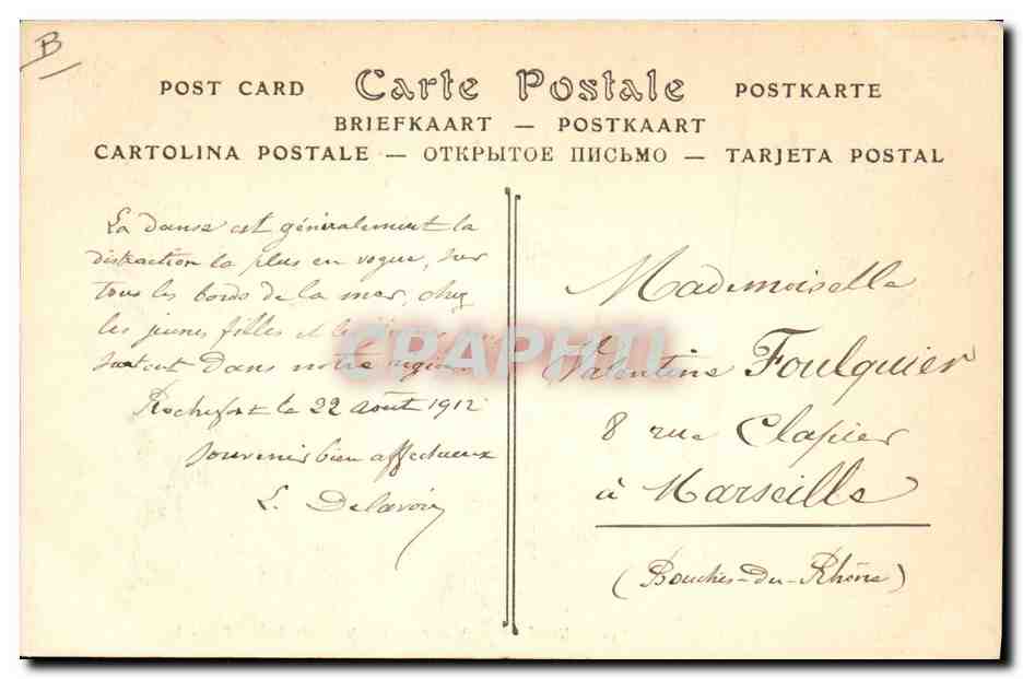 CPA Folklore Les Sables d'Olonne Sur le remblai Sablaise en costume de bal — Verso