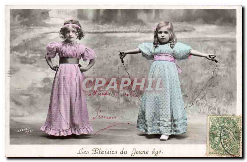 CPA Enfants Les plaisirs d'un jeune age Corde a sauter 