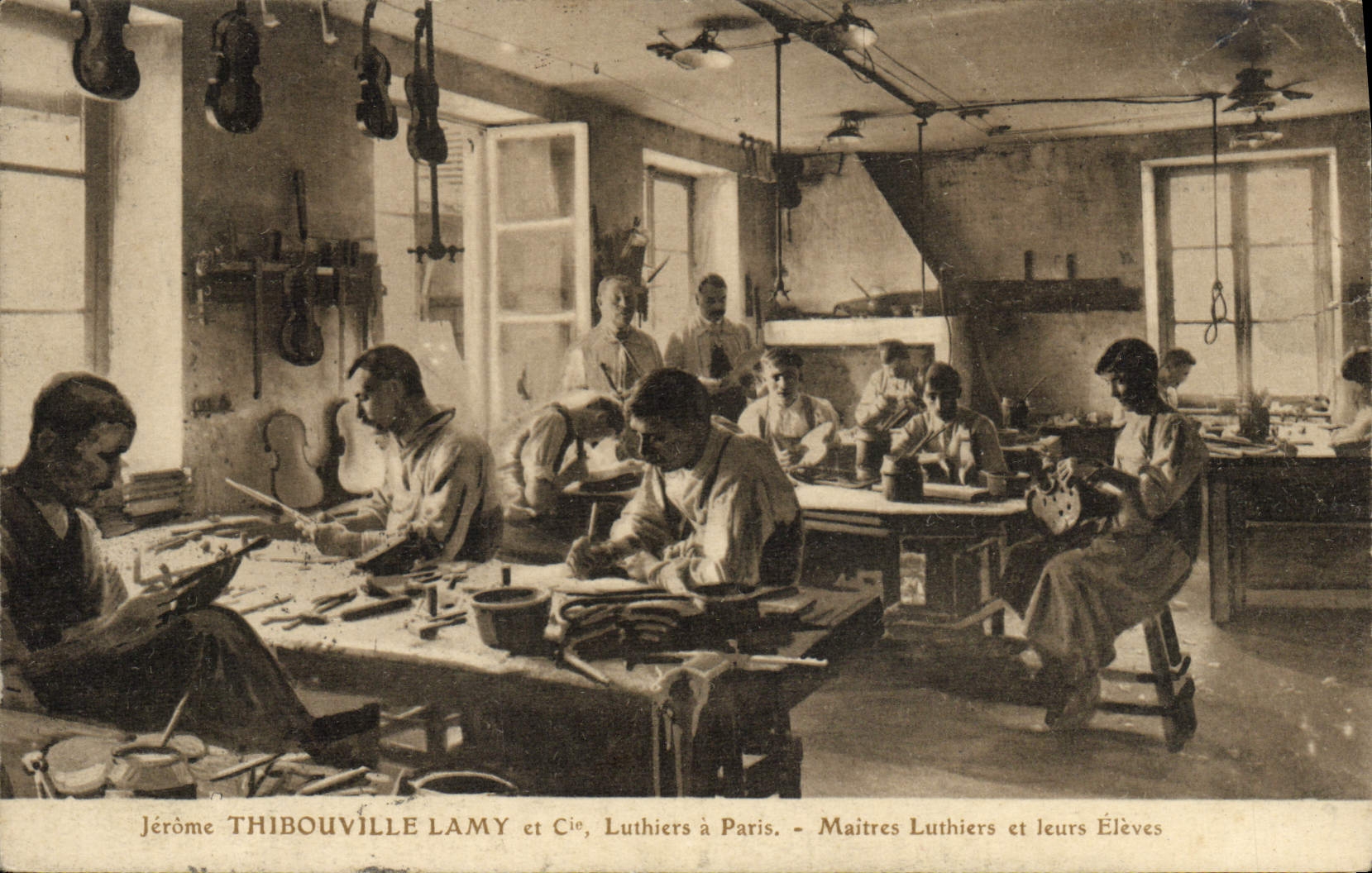 Atelier de luthiers à Paris — Jérôme Thibouville Lamy et Cie — Maîtres Luthiers et leurs Élèves