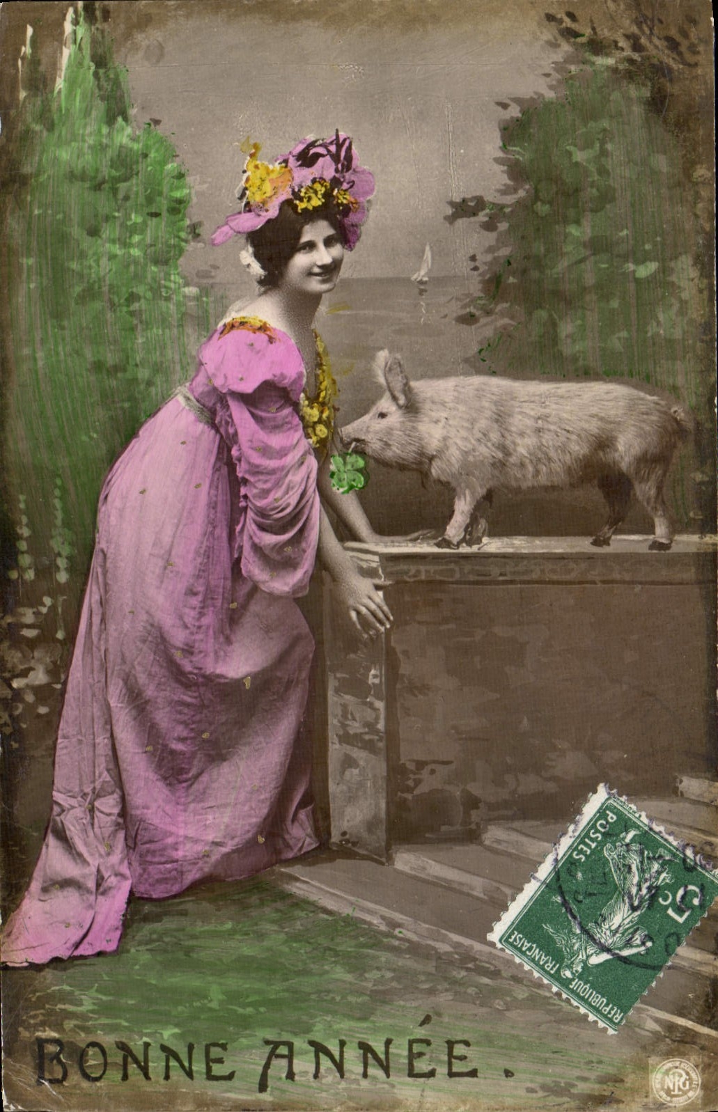 CPA Cochon Porc Femme