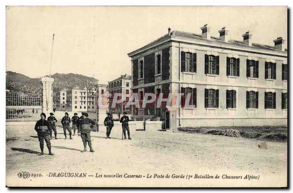 Draguignan — Les nouvelles Casernes — Le Poste de Garde (7e Bataillon de Chasseurs Alpins)