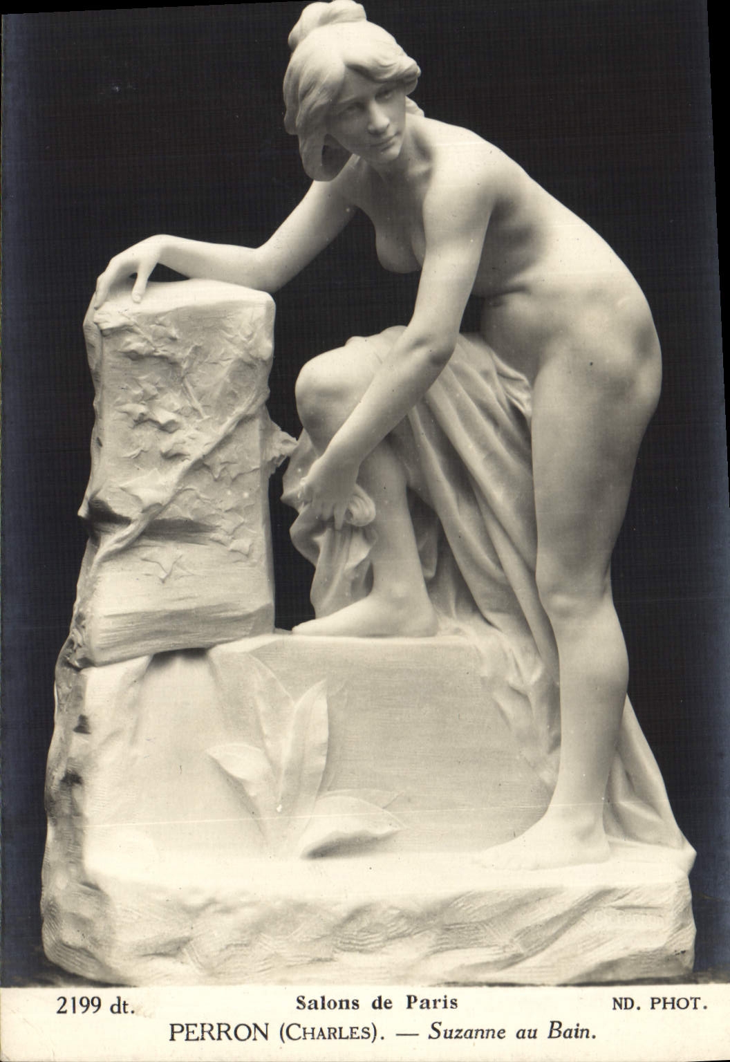 CPA Salons de Paris Perron Suzanne au bain