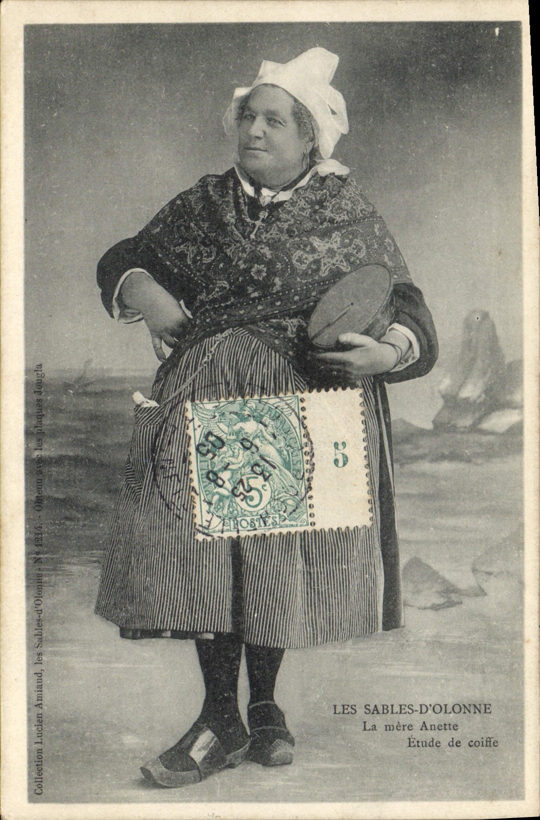 CPA Folklore Les Sables D'Olonne La mere Anette Etude de coiffe