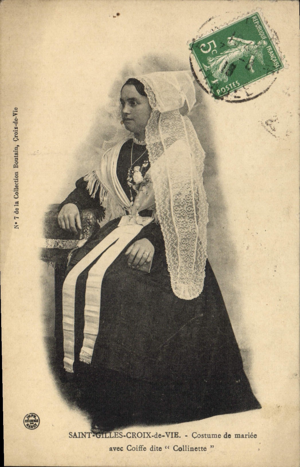 CPA Folklore Saint Gilles Croix de Vie Costume de mariee avec coiffe dite Collinette