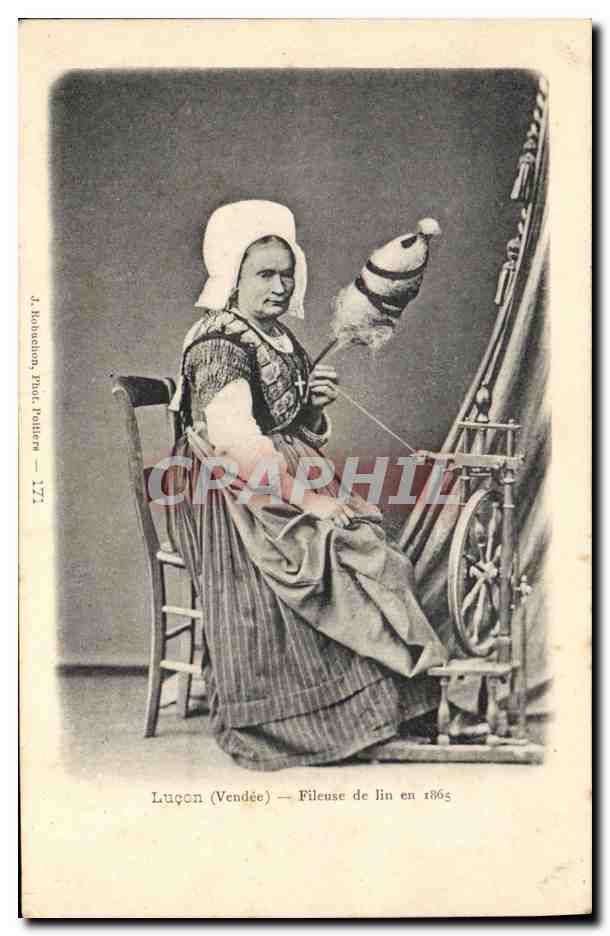 CPA Folklore Lucon Vendee Fileuse de lin en 1865