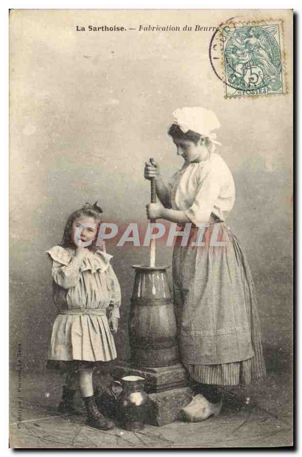 CPA Folklore La Sarthoise Fabrication du beurre Femme Enfant