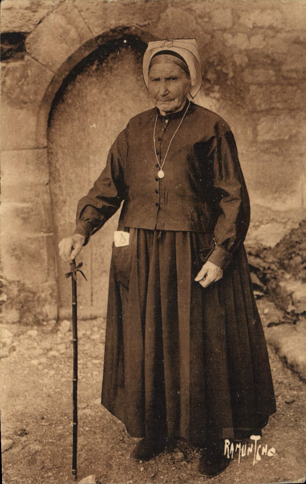 CPA Folklore Costume Vendeen 