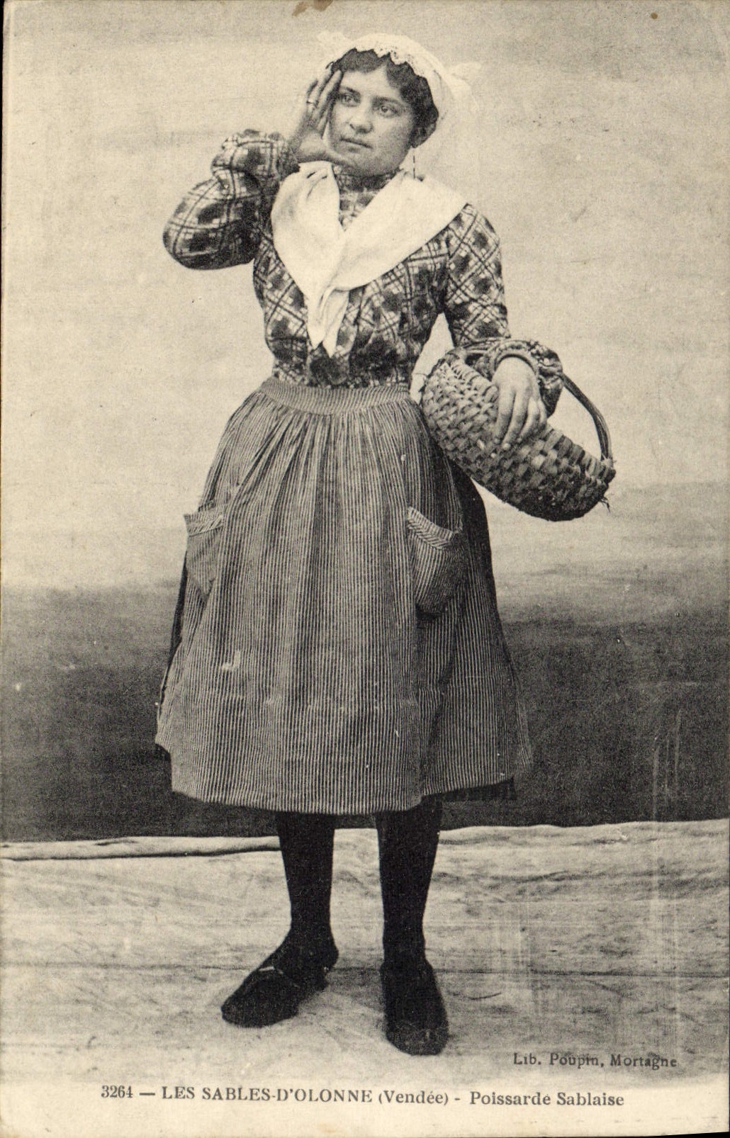 CPA Folklore Les Sables d'Olonne Poissarde Sablaise