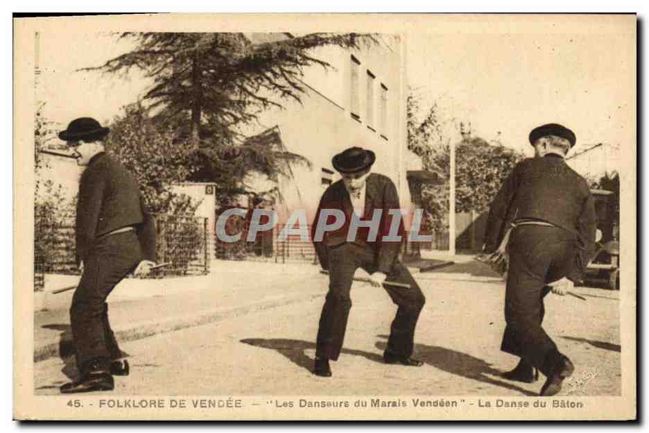 CPA Folklore Folklore de Vendee Les danseurs du Marais Vendeen La danse du baton