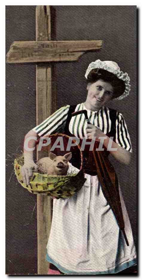 Femme tenant un cochon dans un panier — devant un croix de bois — éditeur Marcelin, série A 80/6