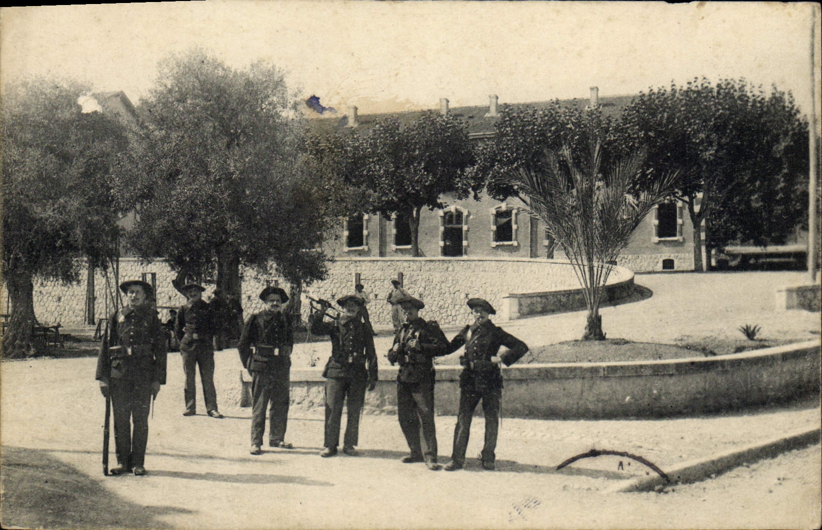 CPA Militaria Chasseurs Alpins 