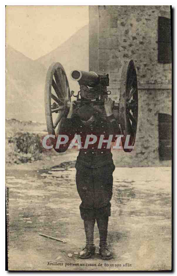 CPA Militaria Chasseurs Alpins Artilleur portant un canon de 80 et son affut