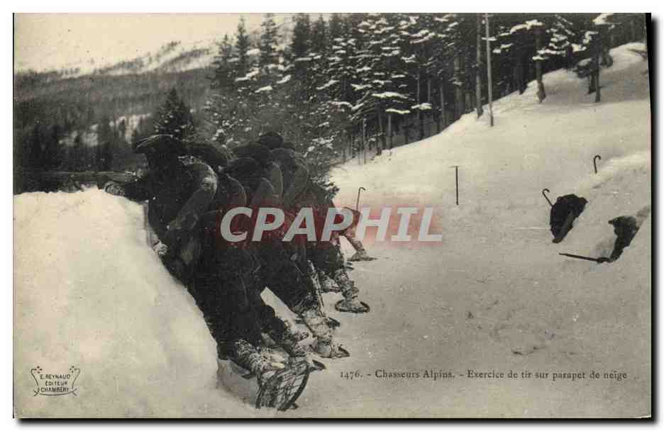 CPA Militaria Chasseurs Alpins Exercice de tir sur parapet de neige Raquettes