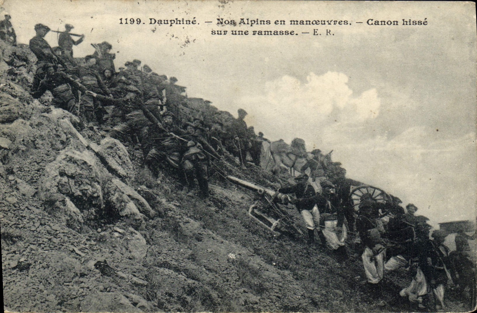 Dauphiné — Nos Alpins en manœuvres — Canon hissé sur une ramasse — E. R. n°1199