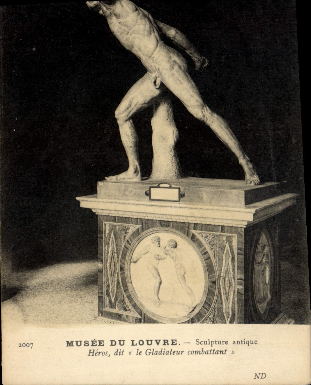 Musée du Louvre — Sculpture antique Héros, dit « le Gladiateur combattant » — ND