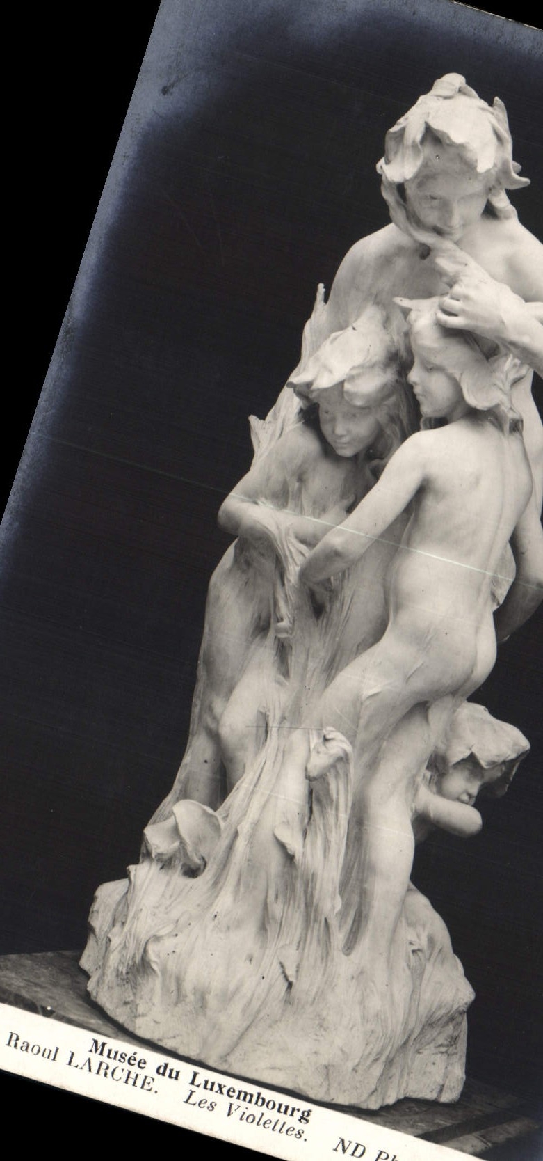CPA Paris Musee du Luxembourg Raoul Larche Les violettes 