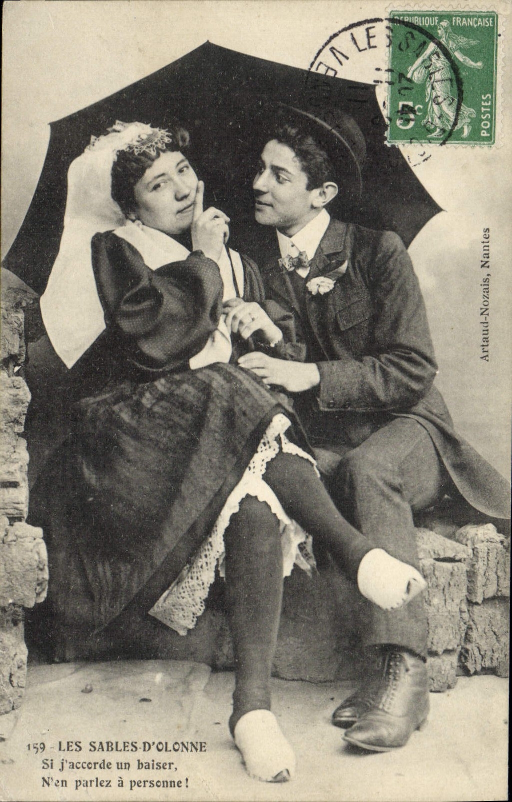 CPA Folklore Les Sables d'Olonne Femme 
