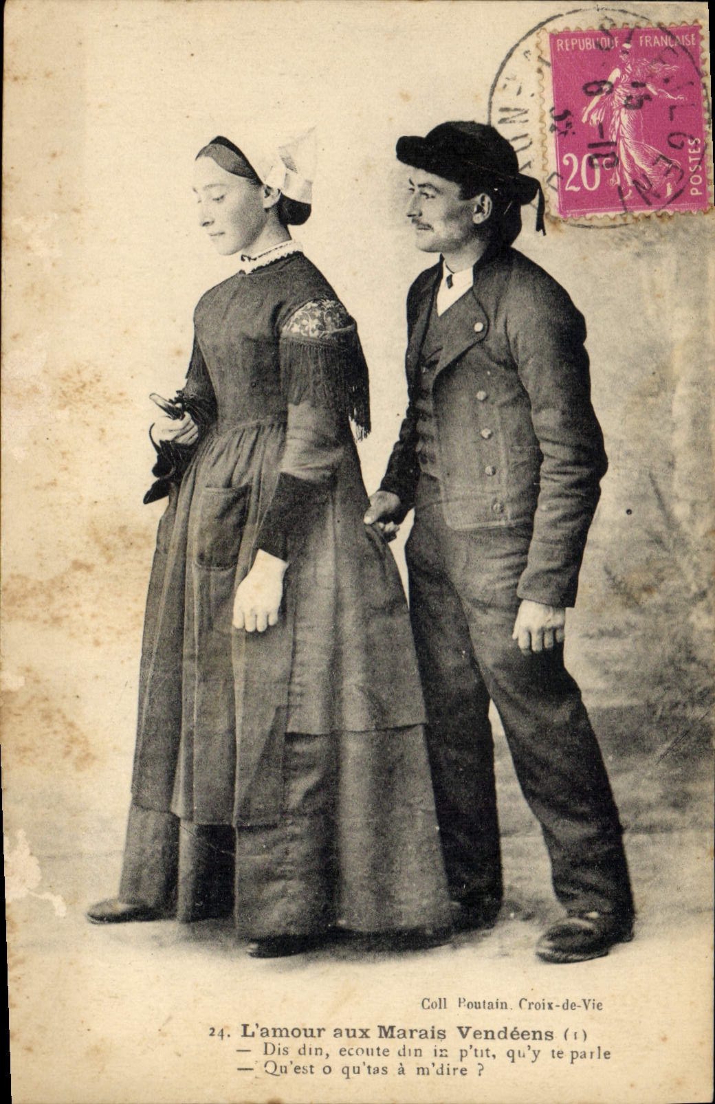 CPA Folklore L'amour aux Marais Vendeens 