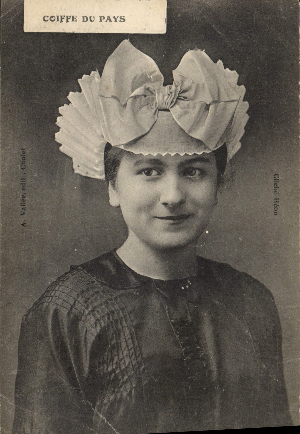 CPA Folklore Coiffe du pays 