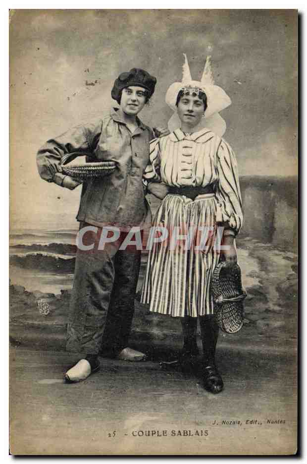 CPA Folklore Couple Sablais 