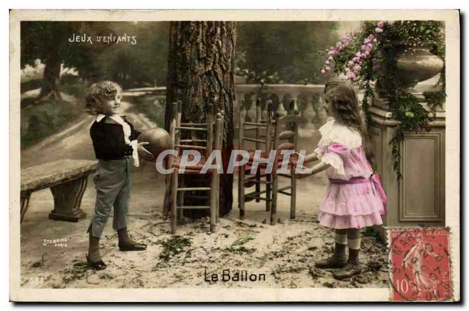 CPA Jeux d'enfants Le ballon 