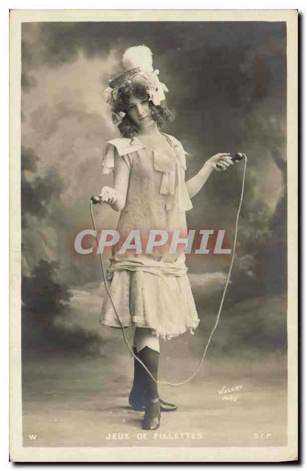 CPA Jeux de fillettes Corde a sauter 