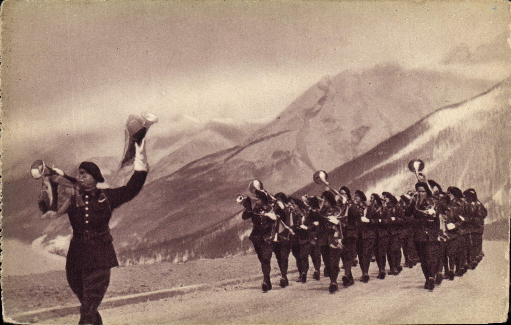 CPA Militaria Chasseurs Alpins Fanfare 
