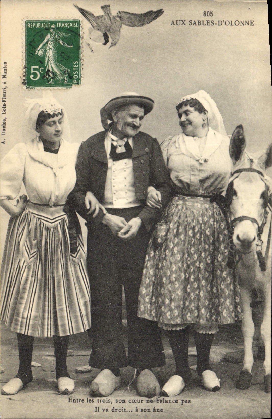 CPA Folklore Aux Sables d'Olonne Ane mule 