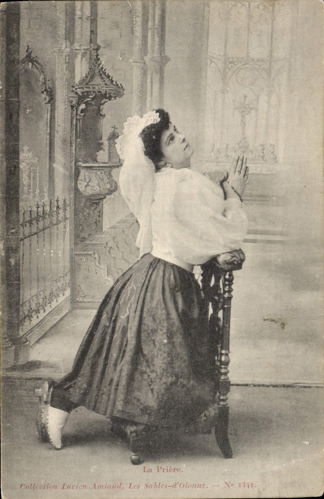 CPA Folklore La priere 