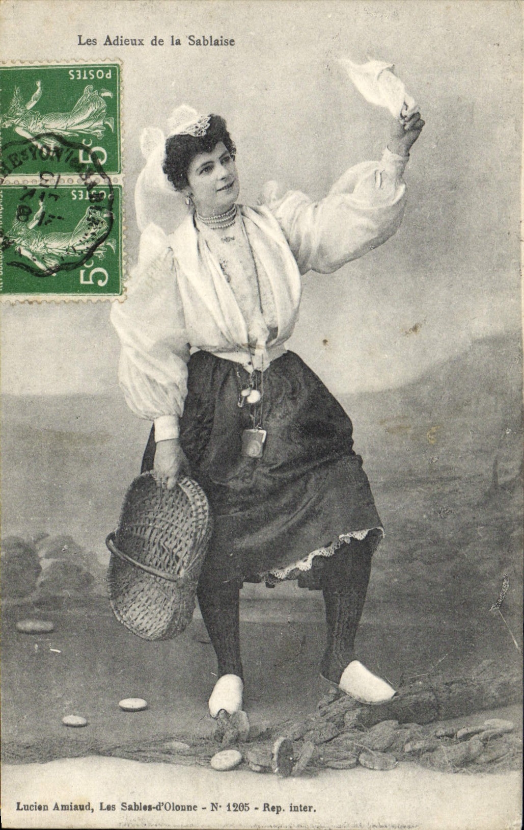 CPA Folklore Les adieux de la Sablaise 