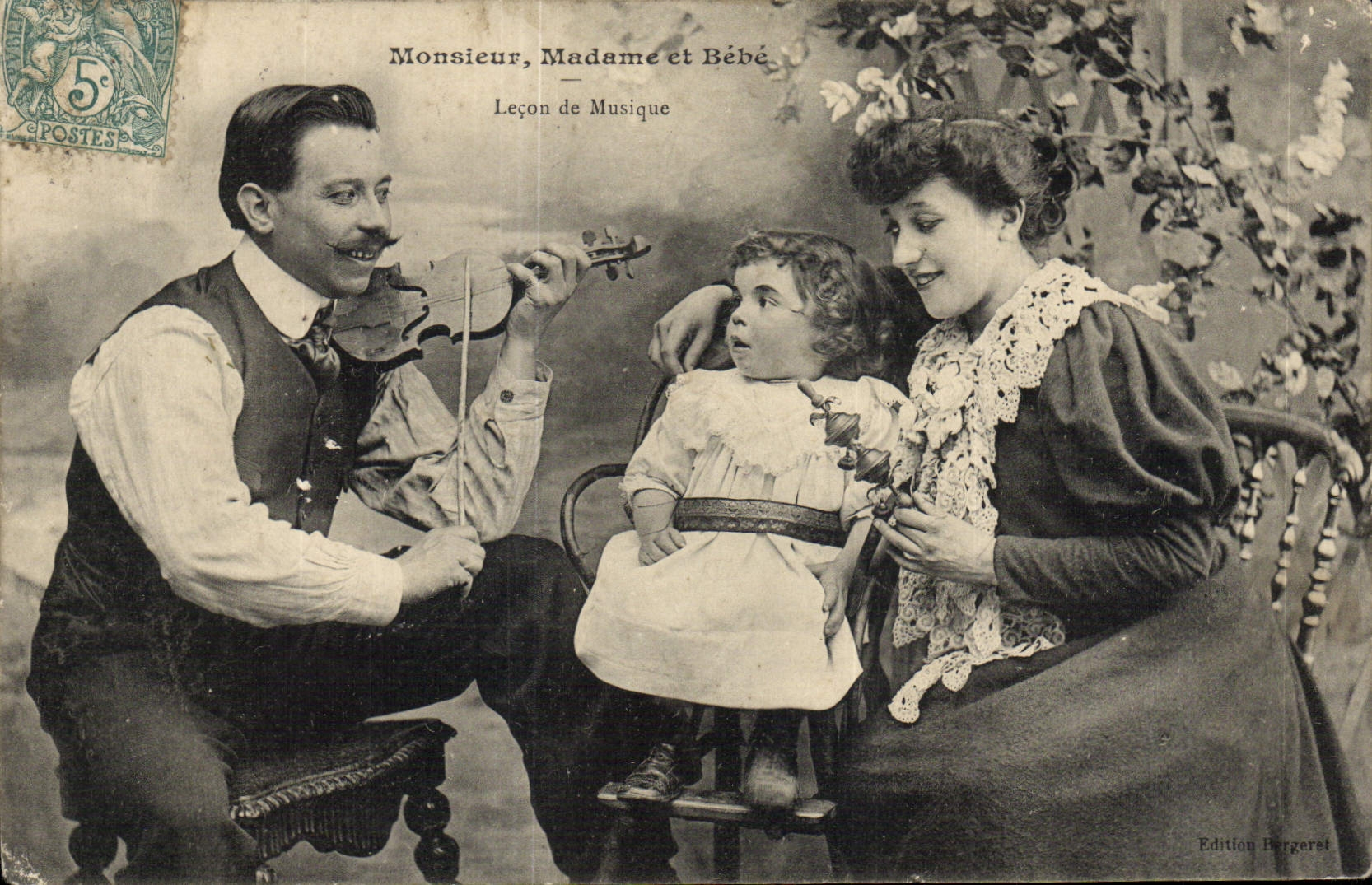 CPA Monsieur Madame et Bebe Lecon de musique Violon 