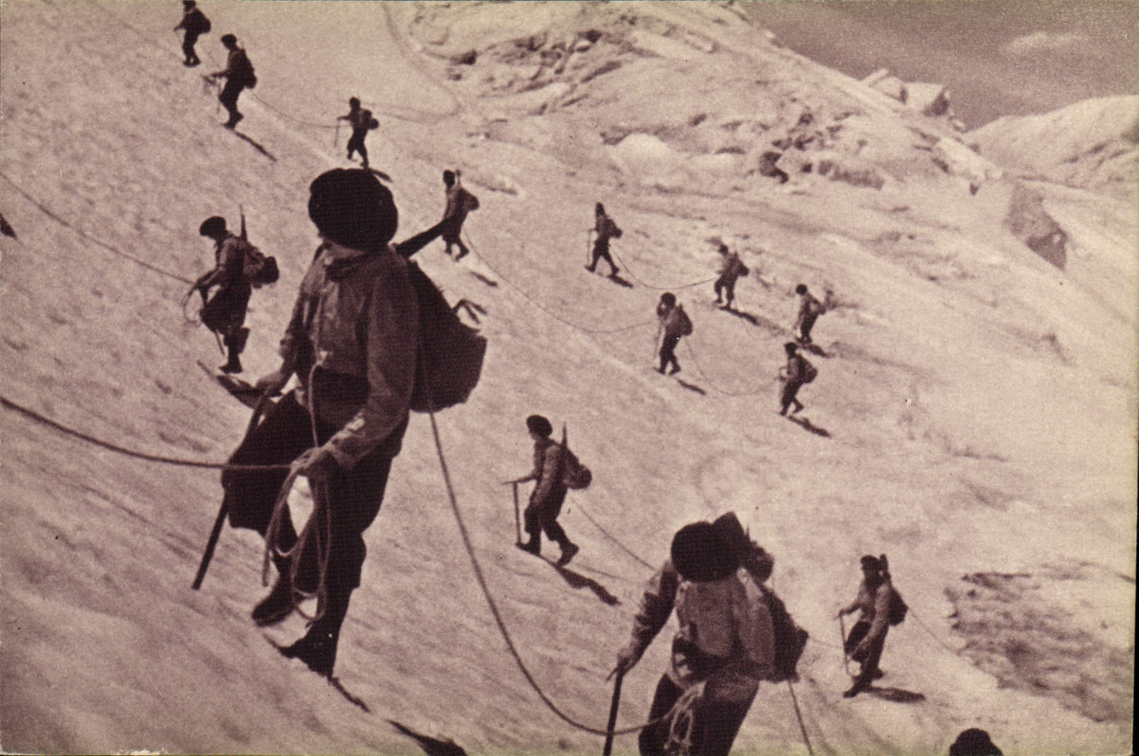 Manœuvres en haute montagne — Georges Lans, Paris — n° de série non visible