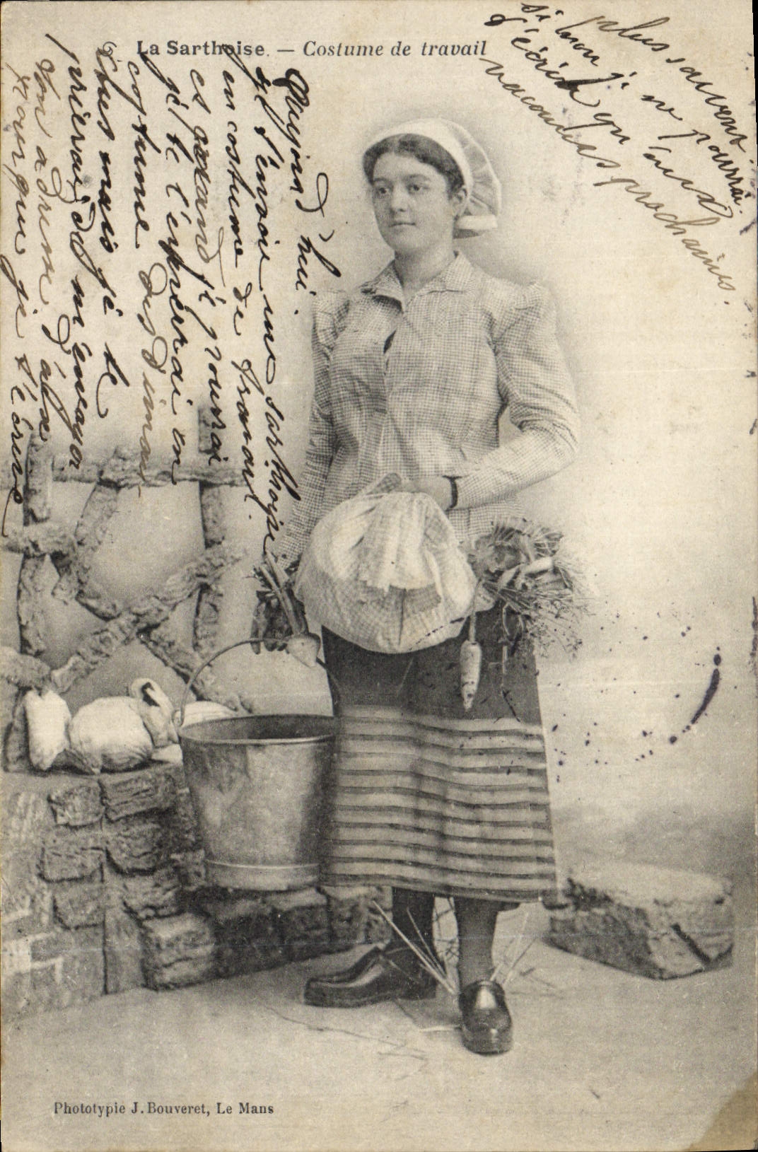 CPA Folklore La Sarthoise Costume de travail 