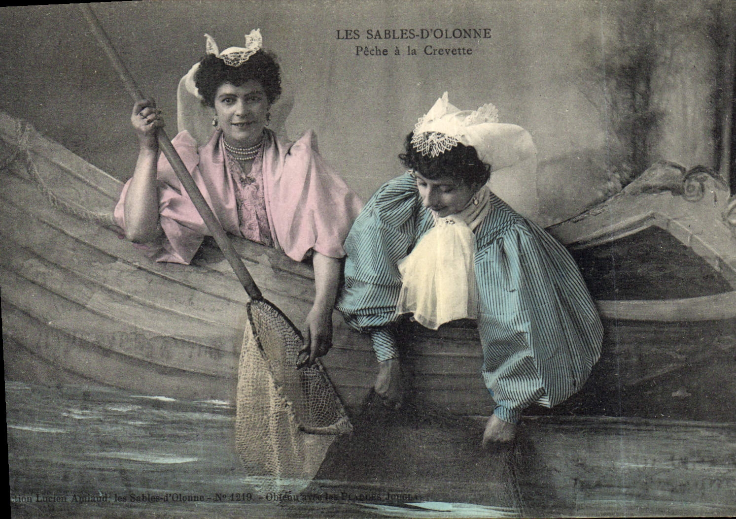 CPA Folklore Les Sables d'Olonne Peche a la crevette 