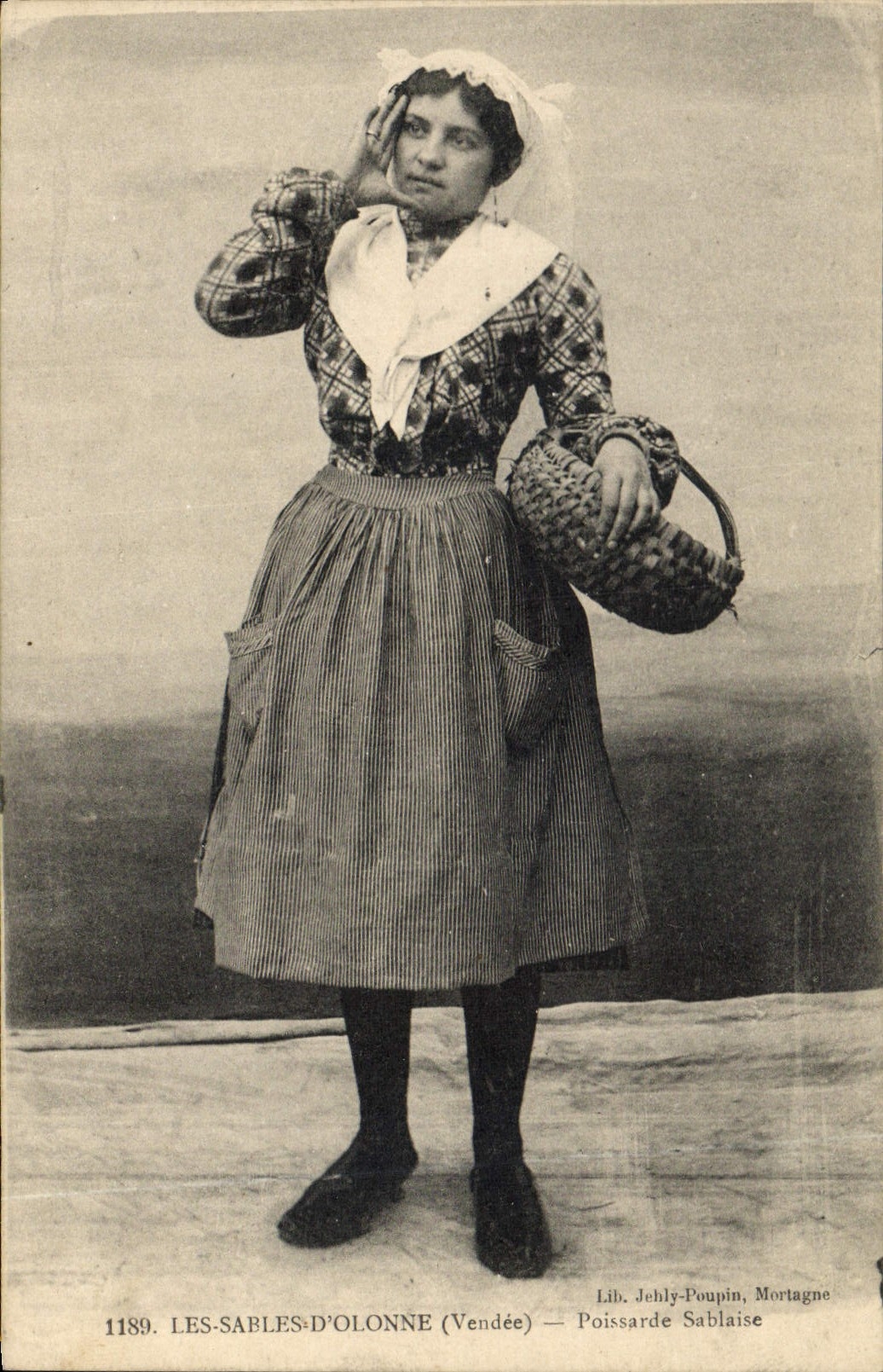 CPA Folklore Les Sables d'Olonne Poissarde Sablaise 