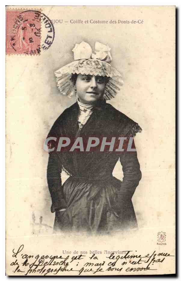CPA Folklore Coiffe et costume des Ponts de Ce Une de nos belles Angevines 
