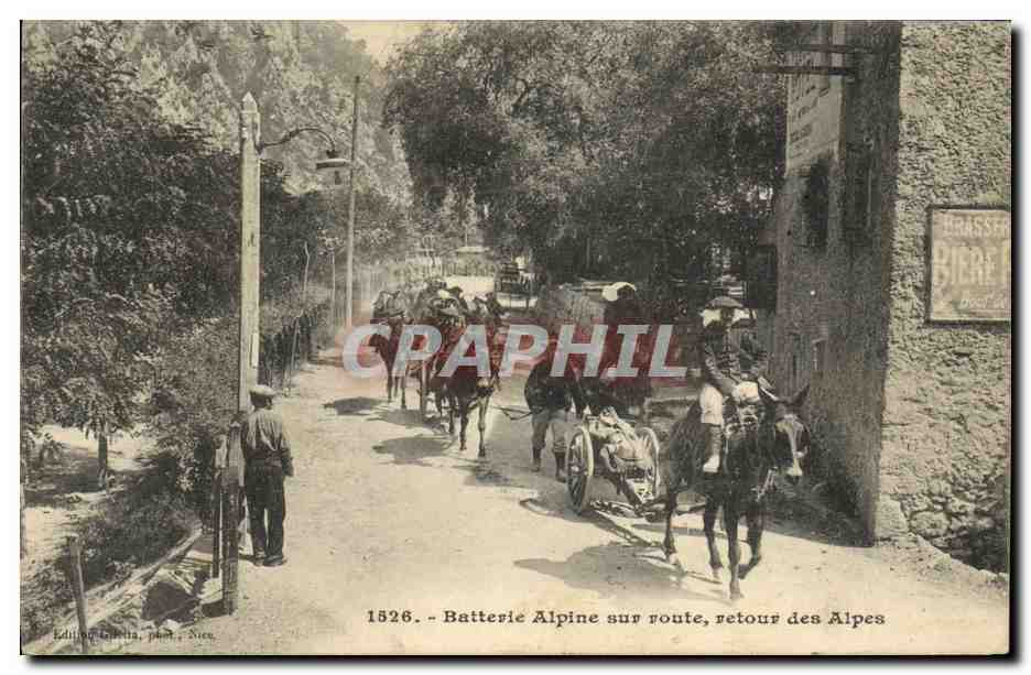CPA Militaria Chasseurs Alpins Batterie alpine sur route retour des Alpes 