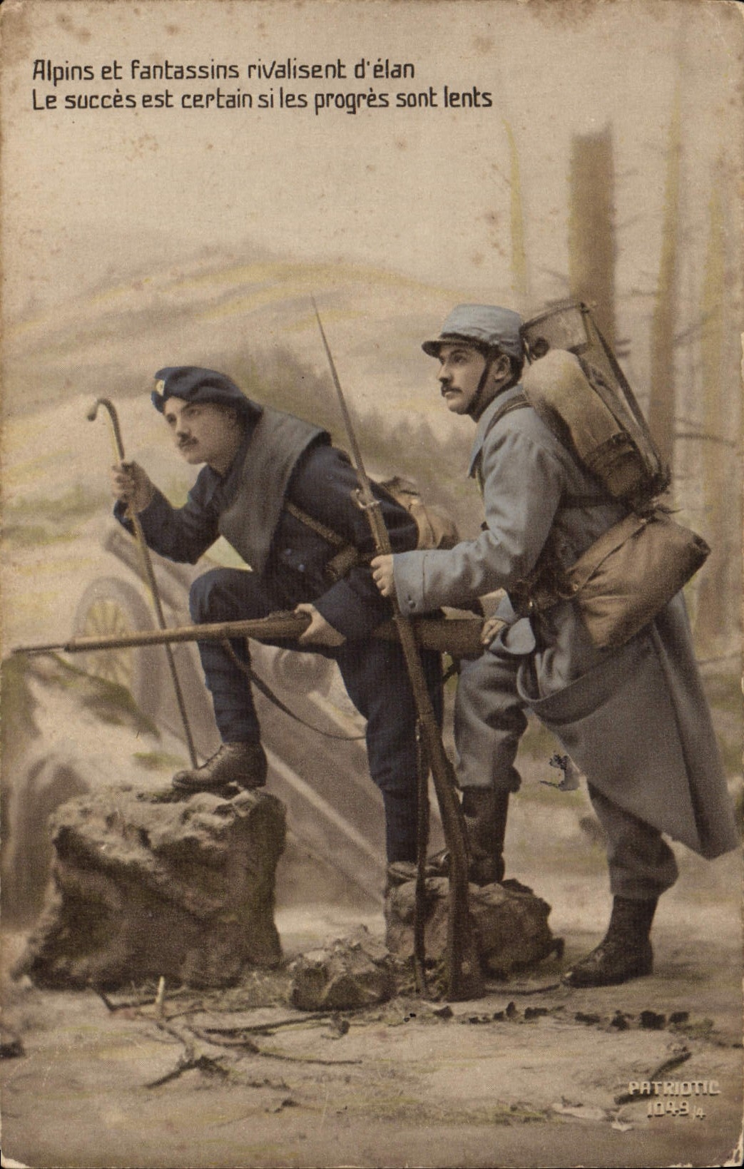 CPA Militaria Chasseurs Alpins et fantassins 