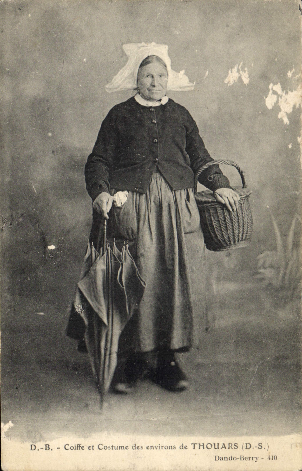 CPA Folklore Coiffe et costume des environs de Thouars 