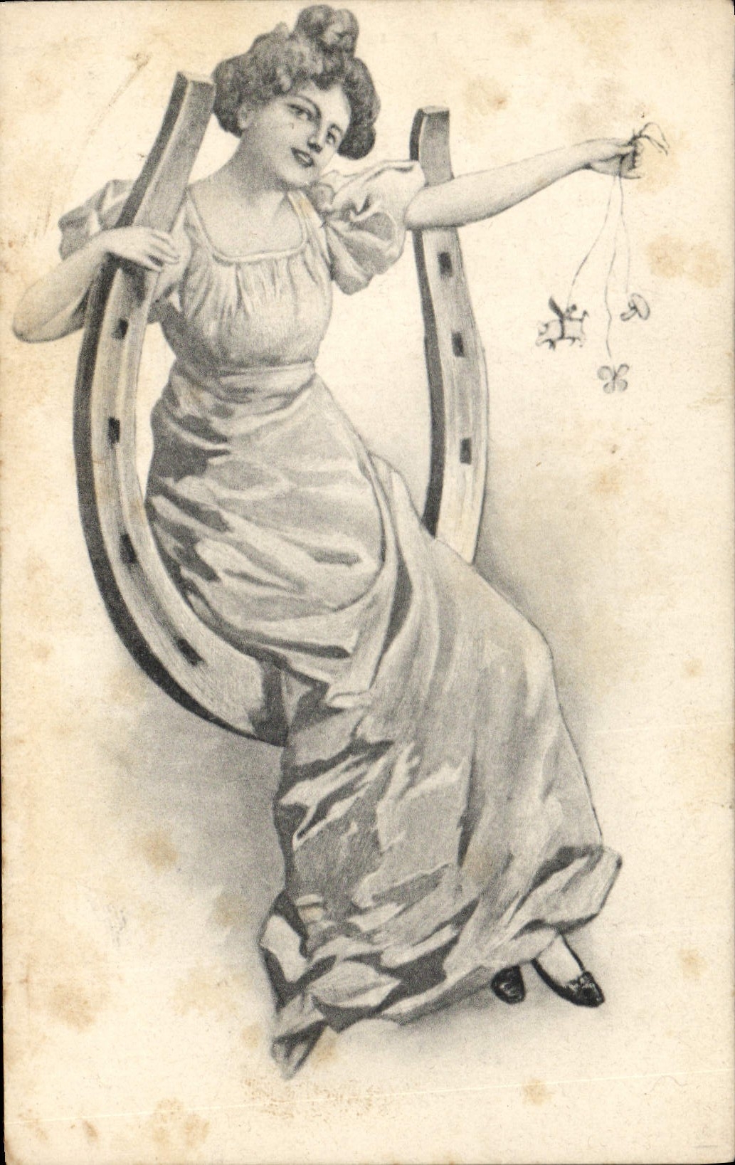 CPA Fantaisie Illustrateur Femme Fer a cheval 