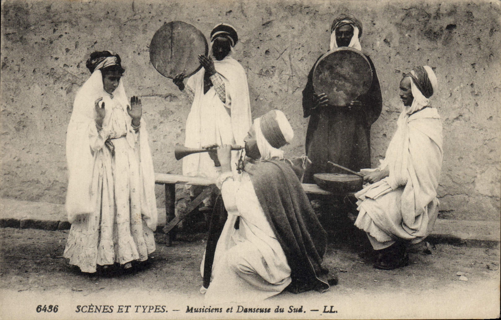 Musiciens et Danseuse du Sud — SCÈNES ET TYPES. — LL. — n° 6436