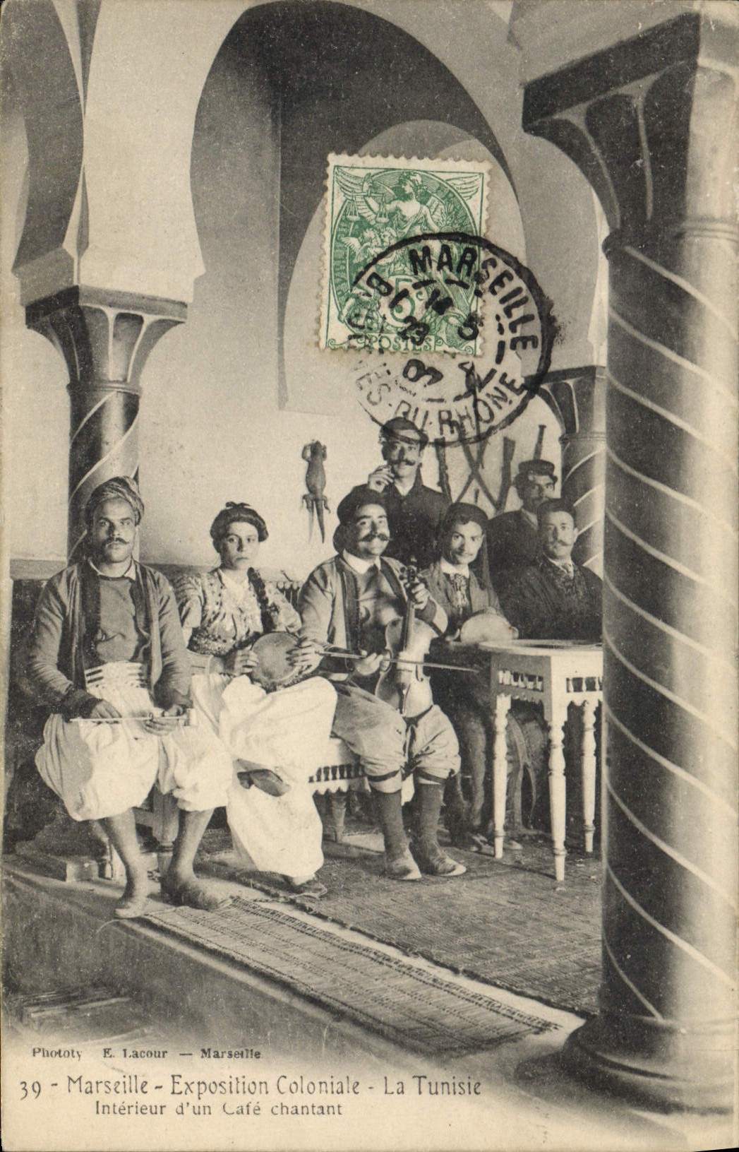 Intérieur d'un Café chantant — Exposition Coloniale — La Tunisie — Phototy E. Lacour — Marseille