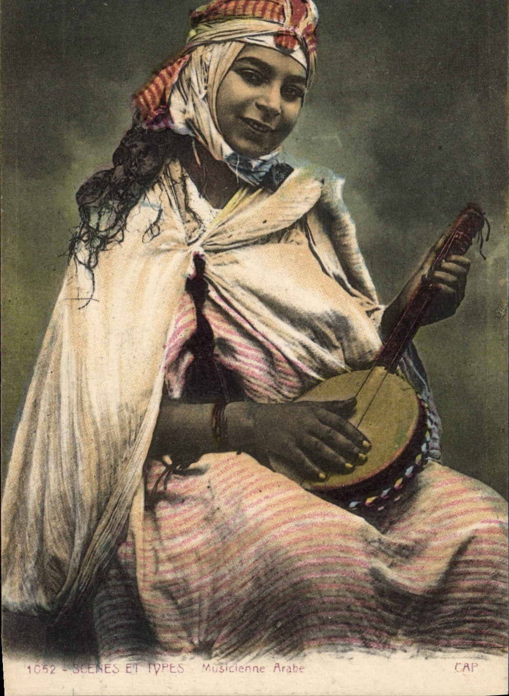 Musicienne Arabe — scène de type orientaliste — CAP, n° 1082