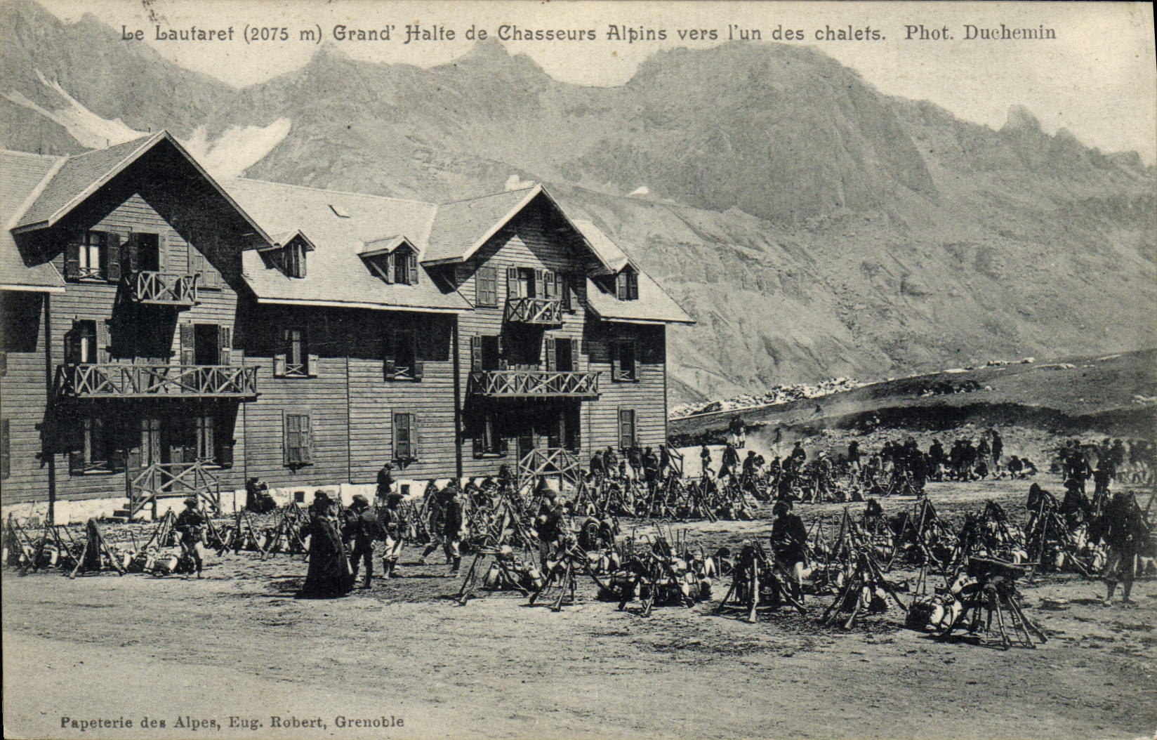 Le Lauftaret (2075 m) — Grand' Halte de Chasseurs Alpins vers l'un des chalets — Papeterie des Alpes, Eug. Robert, Grenoble